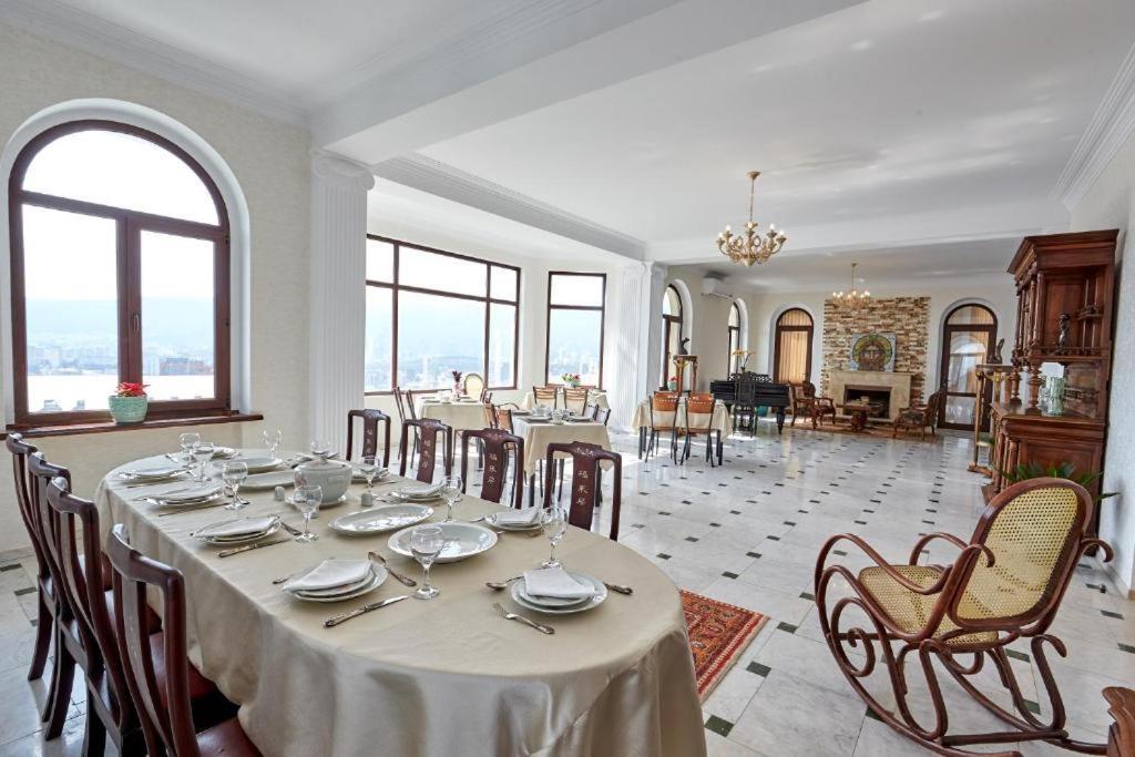 The Hilltop Skyline Hotel Tbilisi Esterno foto