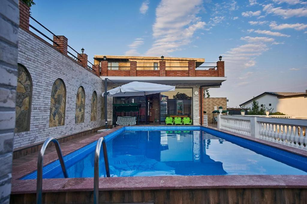 The Hilltop Skyline Hotel Tbilisi Esterno foto