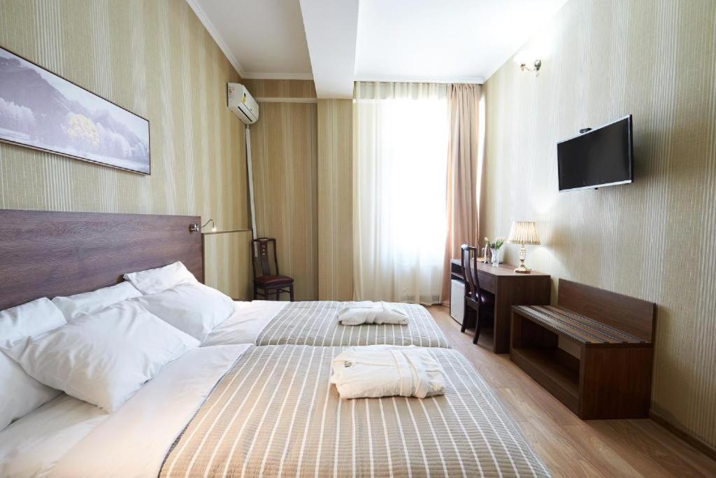 The Hilltop Skyline Hotel Tbilisi Esterno foto