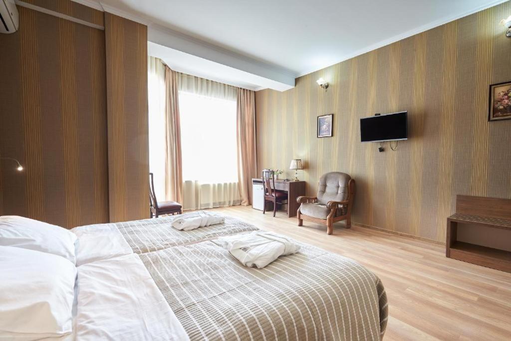 The Hilltop Skyline Hotel Tbilisi Esterno foto