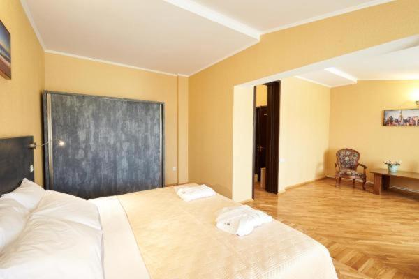 The Hilltop Skyline Hotel Tbilisi Esterno foto