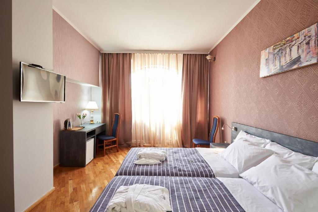 The Hilltop Skyline Hotel Tbilisi Esterno foto