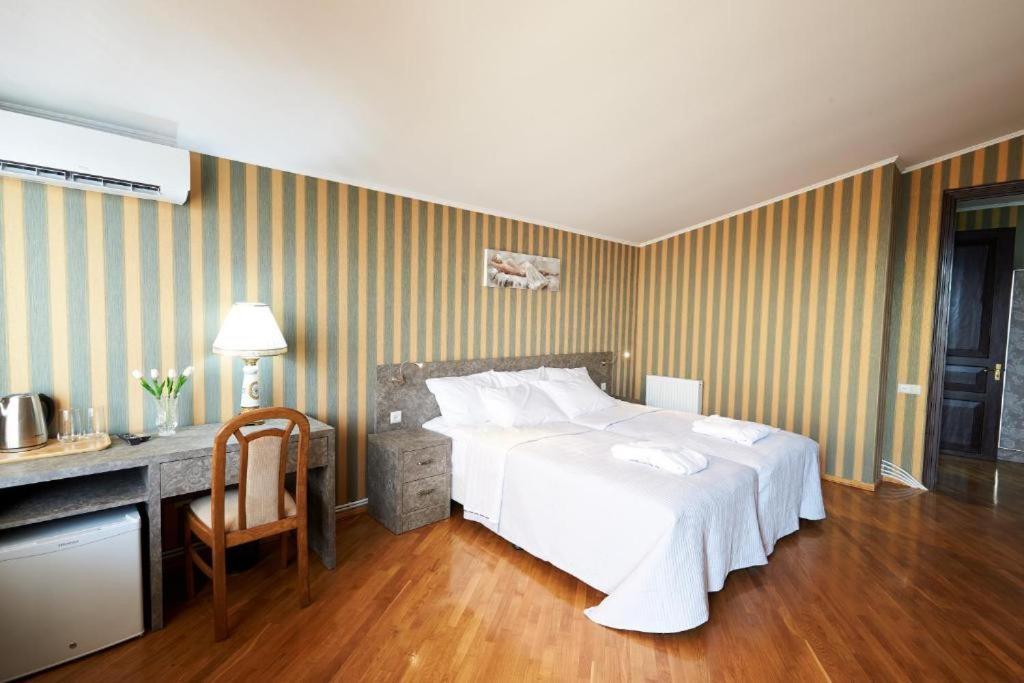 The Hilltop Skyline Hotel Tbilisi Esterno foto