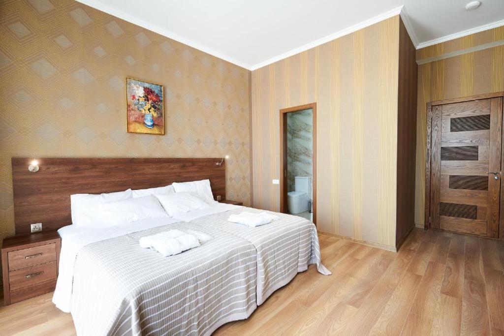 The Hilltop Skyline Hotel Tbilisi Esterno foto