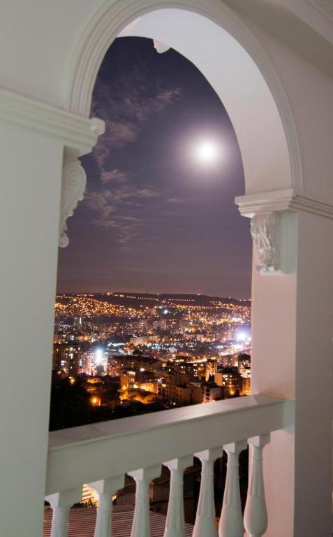 The Hilltop Skyline Hotel Tbilisi Esterno foto